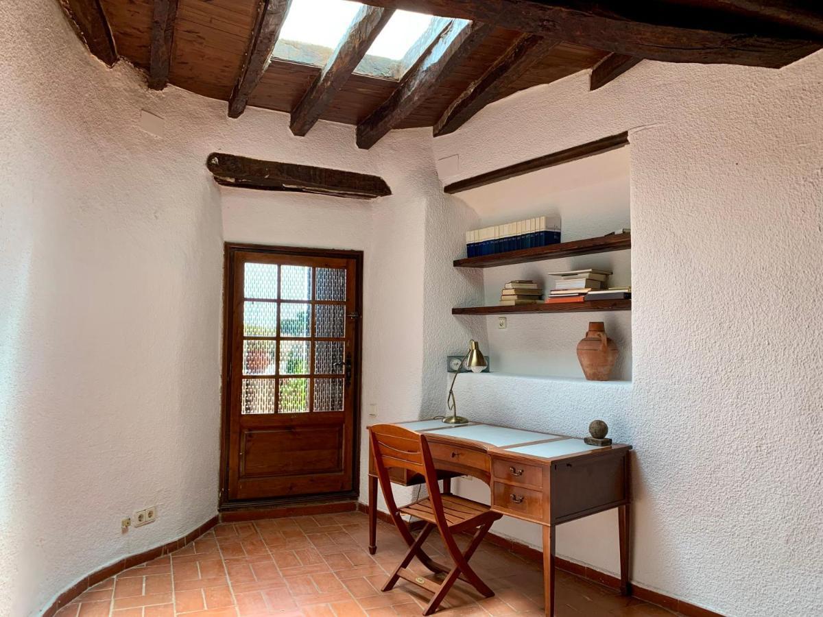 Els Racons Del Fort Castle In Wine Territory Capmany Exterior photo