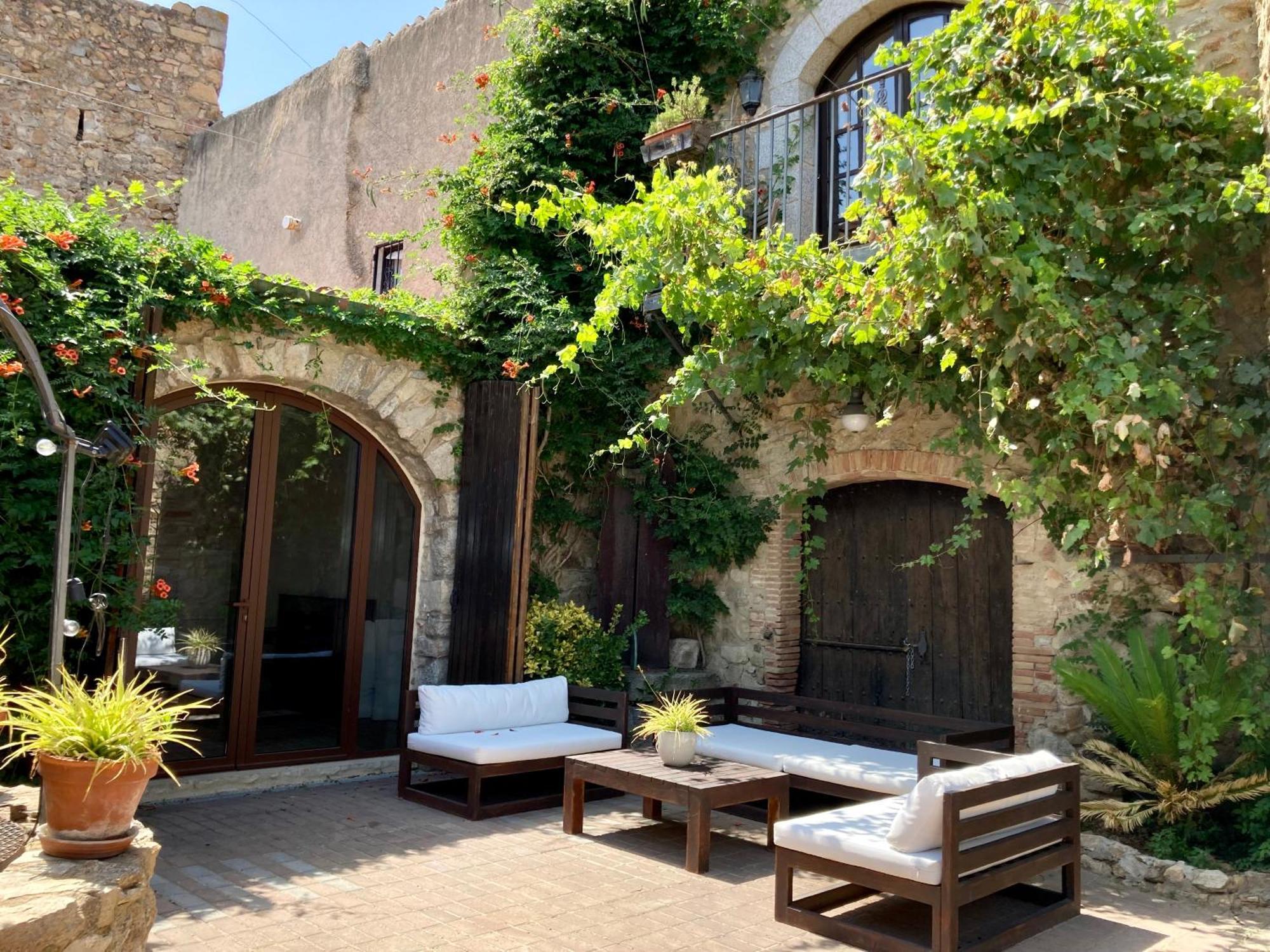 Els Racons Del Fort Castle In Wine Territory Capmany Exterior photo